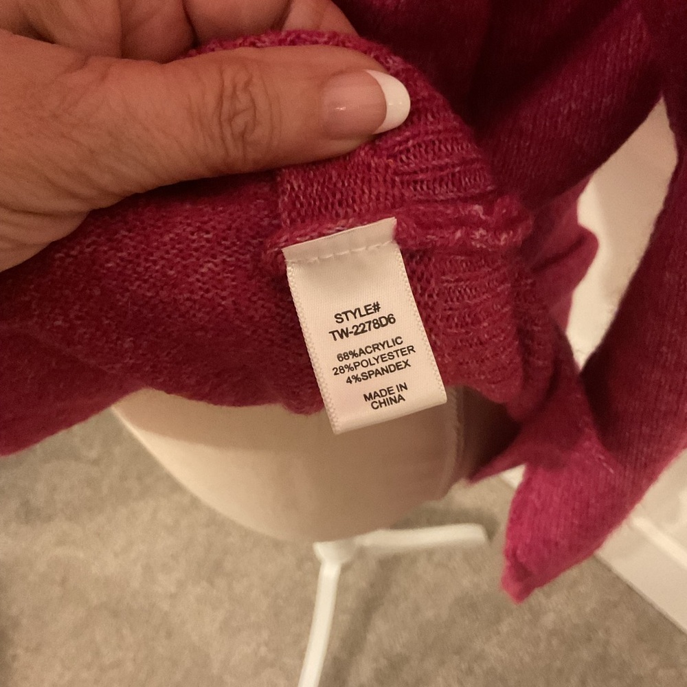 Women's Pink Sweater -NWT - Picture 15 of 16